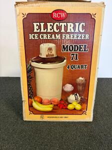 Richmond Cedar Works Model 71 Electric Ice Cream Freezer, 4 Quart Capacity, Aluminum Bowl