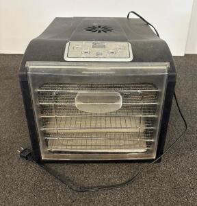 Magic Mill MFD-6100 Food Dehydrator, 6 Stainless Steel Trays, Digital Controls, 480W, With Original Box(tested does work)