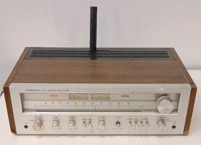 Pioneer SX-650 Stereo Receiver, 35W per Channel, 1976, Wood Veneer Cabinet