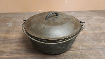 Cast Iron Dutch Oven