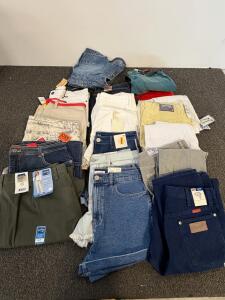 Lot of 16 Women&rsquo;s & Junior Shorts Jeans Pants Assorted Brands & Sizes NWT Stretch Denim Mix