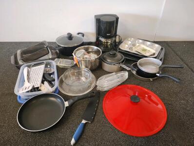 Large Lot Branded Kitchen Knives (W&uuml;sthof, Cutco), Pyrex Glassware, Bakeware & Utensils and coffee pot
