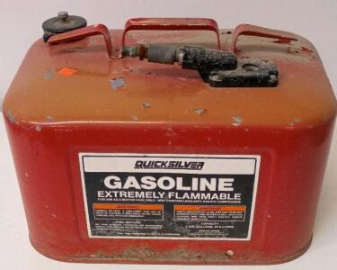 Quicksilver 6.6-Gallon Portable Marine Fuel Tank with Integral Fuel Gauge