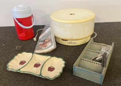 Harvest Maid FD-28 Electric Food Dehydrator, 4 Trays, 425W, Manual Included, Cream Color ( Powers On )