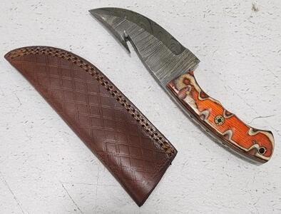 (1) Fixed Blade Damascus Steel Gutting Knife With Wood Handle And Sheath