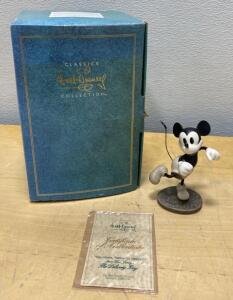 Walt Disney Classics Collection "Hey Minnie, Wanna Go Steppin?" Mickey Mouse Figurine