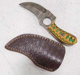 (1) Fixed Blade Damascus Steel Skinning Knife With Wood Handle And Sheath