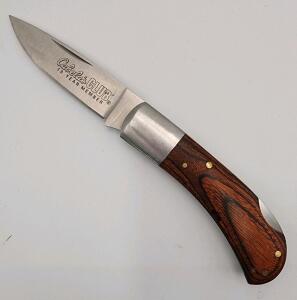 (1) Cabelas Club 10 Year Member Folding Pocket Knife