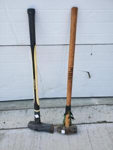 Truper 10 lb Fiberglass Sledgehammer and 8-10 lb Wooden Handle Sledgehammer, Set of 2