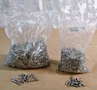 (1) 100+ Count Bag Of 10-32 X 1-1/4 Stainless Steel Hex Round Head Machine Screws & (1) 100+ Count Bag Of 10-32 X 3/4 Stainless Steel Hex Round Head Machine Screws