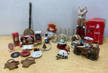 Large Lot Collectible D&eacute;cor: Model Chuck Wagon, Coca-Cola, Snow Globes, Vintage & Holiday Items