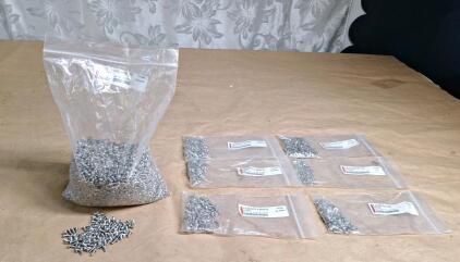 (1) 500+ Count Bag Of 4-40 X 1/4 Stainless Steel Hex Round Head Machine Screws & (5) Small Bags Of Assorted 4-40 Machine Screws & Hex Nuts