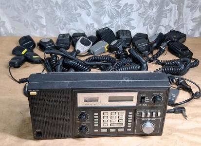 (1) Vintage Realistic DX-400 AM/FM Communication Receiver & Assorted CB Radio Microphones