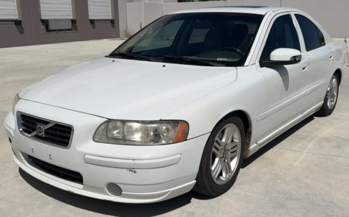 2009 VOLVO S60 - LEATHER SEATS!