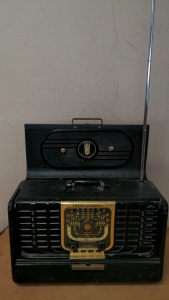 Vintage Zenith Trans-oceanic Radio Receiver