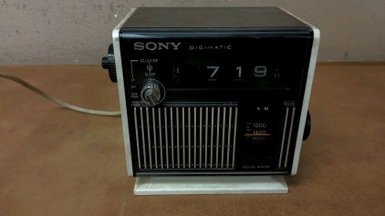 Vintage Sony AM Alarm Clock Radio