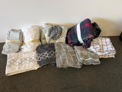 Assorted Bath Towels & King Sheet Sets &ndash; 4 Towels, 2 King Sheet Bundles, Mixed Patterns