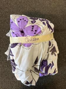 Mixed Lot: King 300TC Duvet Set, Queen Sheets, Oversized Tablecloths, Seasonal & Floral Linens