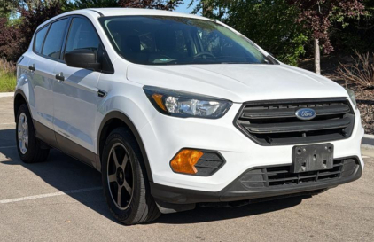 2018 FORD ESCAPE - BLUETOOTH AUDIO!