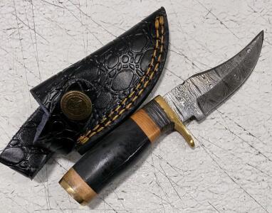 (1) Fixed Blade Damascus Steel Utility Knife With Resin Handle And Sheath