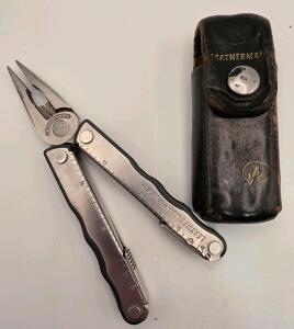 (1) Leatherman Fuse Multi Tool Stainless, USA w/ Plier and Scissors And Leather Sheath