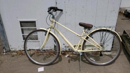 Schwinn Step-Through City Bike, 700c Wheels, Rear Rack, Cream, Fenders