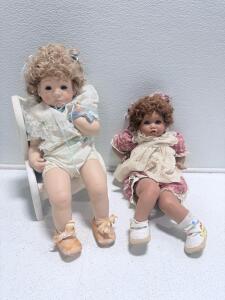 Vintage Porcelain Dolls with Curly Hair, Blue Eyes, 18&ndash;20" and 14&ndash;16", Detailed Outfits, Stand