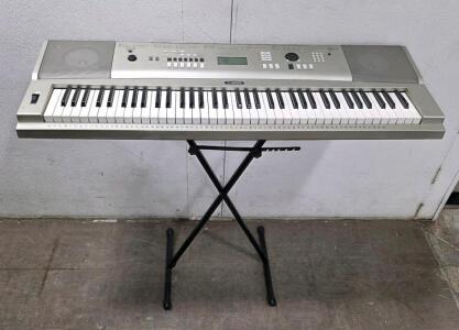 Yamaha YPG-235 76-Key Portable Keyboard with Accessories, Powers ON, works