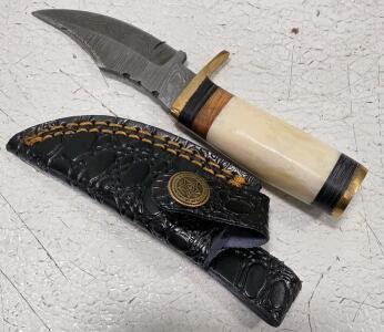 (1) Fixed Blade Damascus Steel Utility Knife With Resin Handle And Sheath