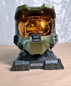 (1) Halo 3 Legendary Edition Master Chief Helmet Replica & Display Stand For Xbox 360