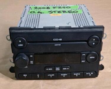 (1) 2008 F-150 OEM Radio / 6 CD DISC Changer / MP3 Player