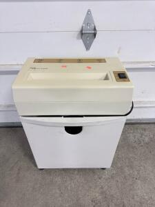 Tech Solutions 16-Sheet Cross-Cut Office Paper Shredder with 6-Gallon Bin
