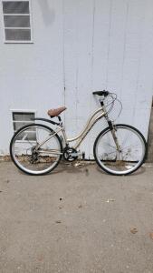 Schwinn Midmoor Hybrid Bike, 21-Speed, 700c Wheels, Front Suspension, Champagne Color