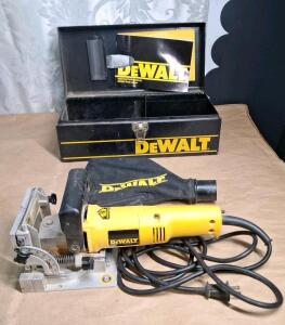 (1) DeWalt DW682 Plate Joiner W/ Case & Dust Bag