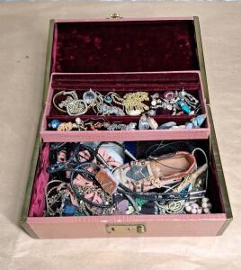 (1) Vintage Jewelry Box W/ Assorted Cosmetic Jewelry