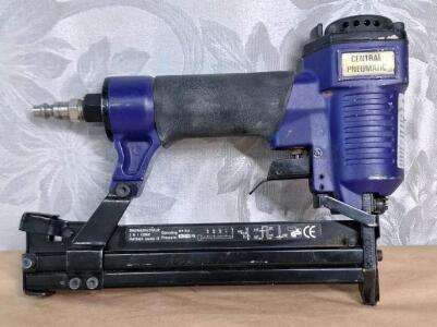 (1) Central Pneumatic Brad Nailer / Stapler, 40115