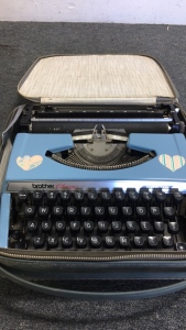 Vintage Blue Brother Charger 11 Portable Typewriter With Carry Case