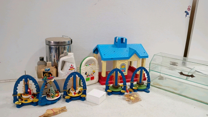 Fisher-Price Play Family House #952 Vintage Playset & Erzgebirge-Style Wooden Christmas Pyramids