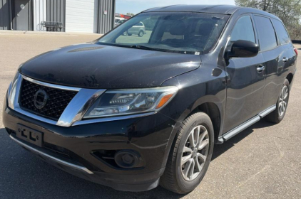 2014 NISSAN PATHFINDER - 4X4!