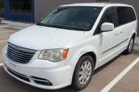 2014 CHRYSLER TOWN & COUNTRY - BACKUP CAMERA!