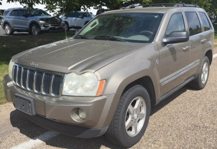 2005 JEEP GRAND CHEROKEE - LEATHER SEATS!