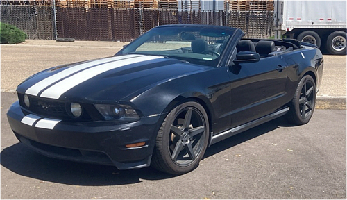 2010 FORD MUSTANG - LEATHER SEATS!