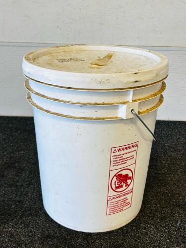 5-Gallon White Food Storage Bucket with Hard White Wheat 2009, Metal Handle, Stackable