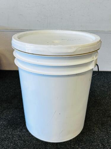 Ropak 5 Gallon Food Storage Bucket with Hard Red Wheat 2009, EZ Cover Lid, White