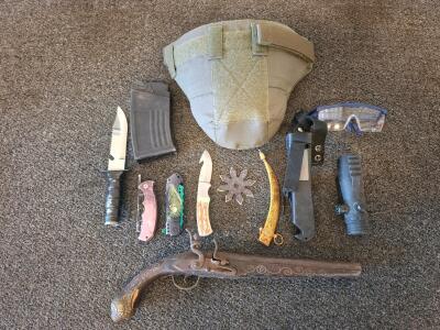 Tactical Knives, Schrade Survival Knife, Mossy Oak Hunting Knife, Flintlock Replica's