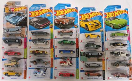 (25)Hot Wheels 2022 Carded Collection &ndash; 25 Models Including Corvette, Camaro, Knight Rider, Lotus