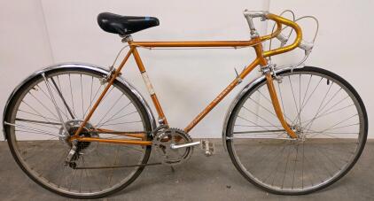 Schwinn Varsity Road Bicycle, 10-Speed, Orange, Chrome Fenders, c.1970s