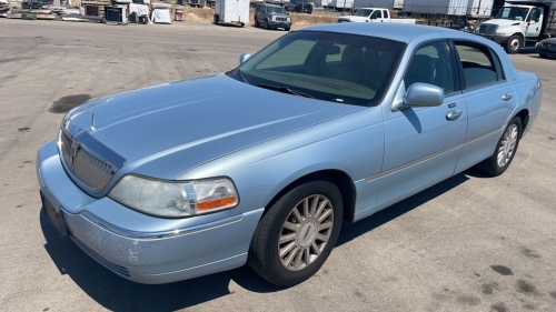 2005 Lincoln Town Car - Leather Seats