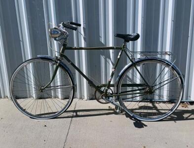 Vintage Road/Commuter Bicycle with Chrome Fenders and Rear Rack