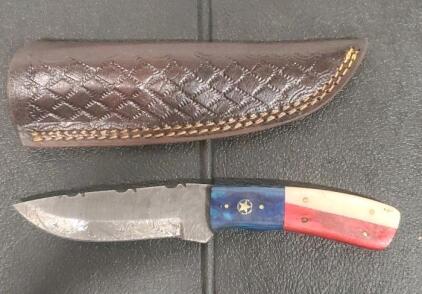 Custom Fixed-Blade Hunting Knife with Damascus Steel Blade and Tricolor Handle